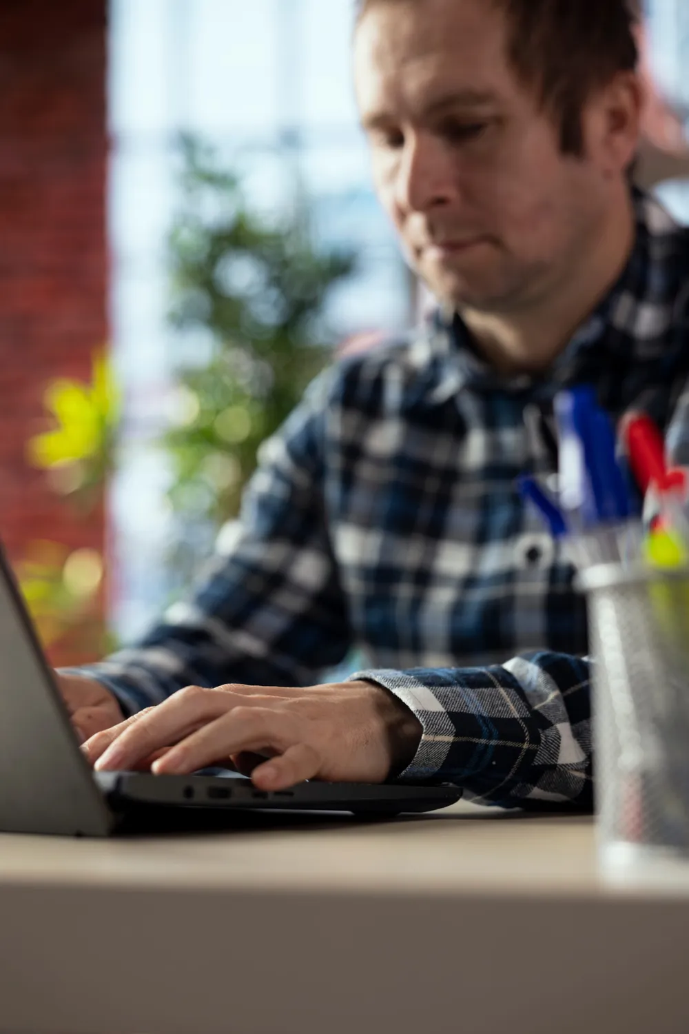Modern Workplace Engineer Vacature – engineer achter laptop